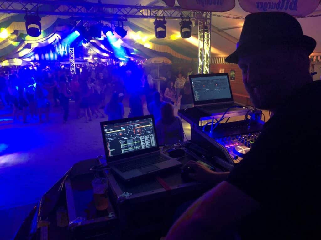 DJ in Schleiden auf einer Hochzeit mit Tanzfläche